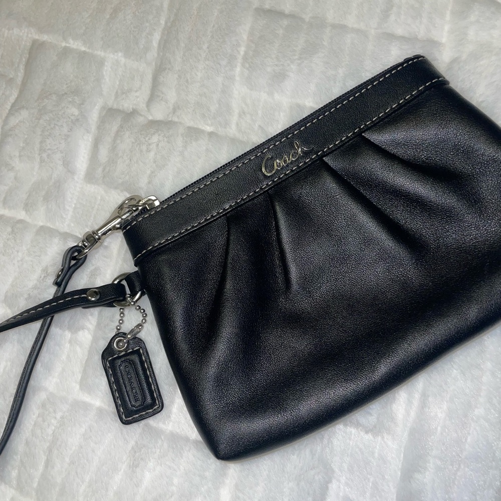 NWOT Coach Black Pleated Leather Wristlet